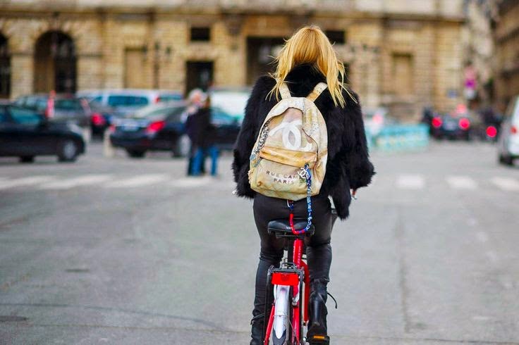 chanel graffiti backpack-street style-bycicle-fashion-bags-chanel-front row blog
